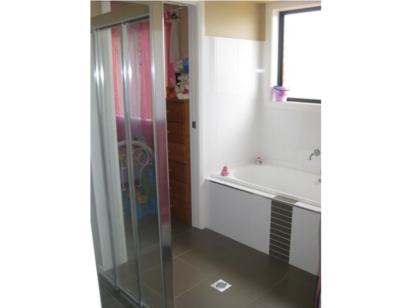 68 Kaloona Drive, Bourkelands NSW 2650