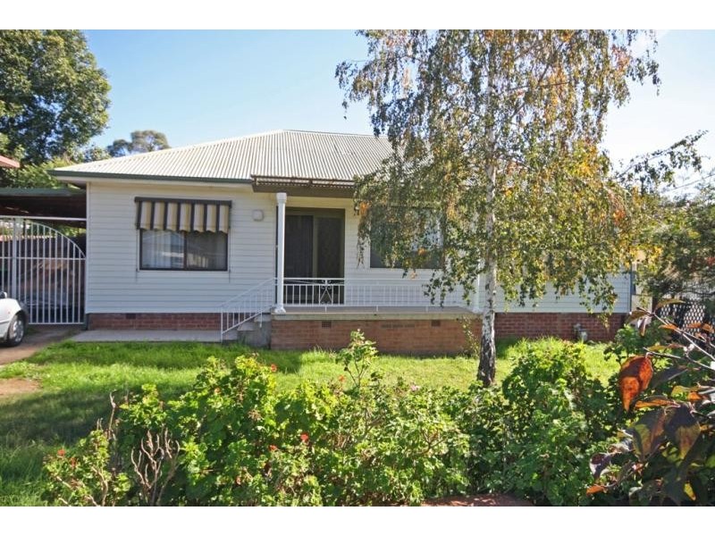 8 Rudd Street, Turvey Park NSW 2650