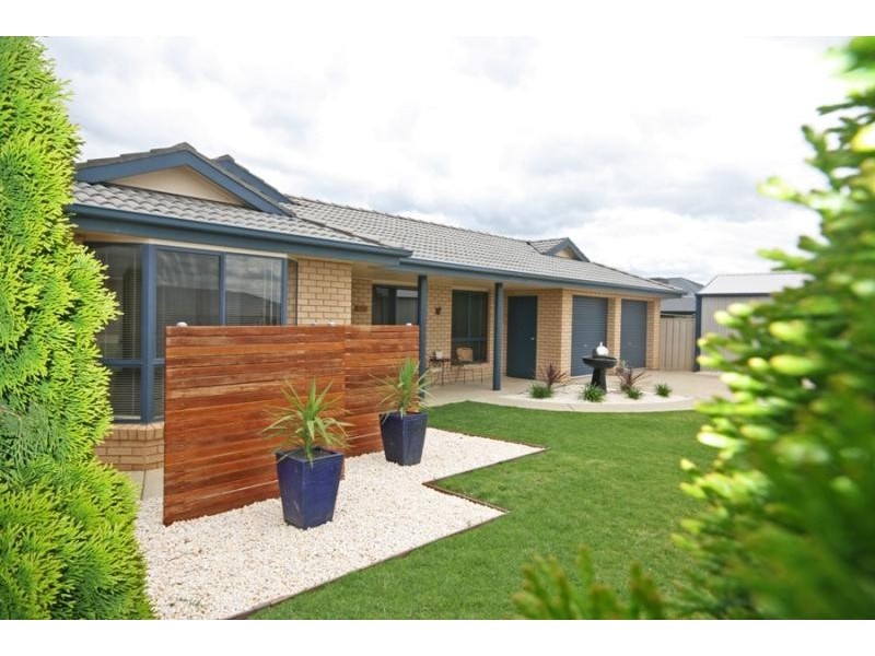 6 Garru Place, Wagga Wagga NSW 2650