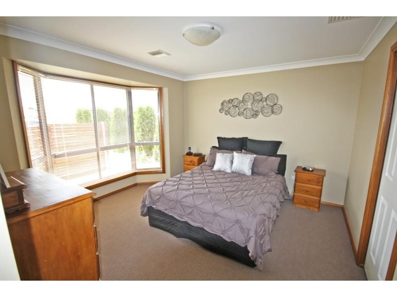 6 Garru Place, Wagga Wagga NSW 2650