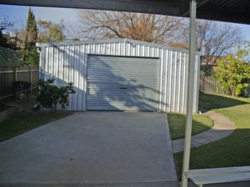 2 Waratah Street, Kooringal NSW 2650