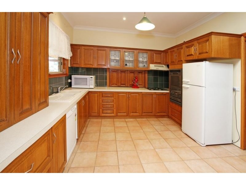28 Amaroo Street, Wagga Wagga NSW 2650