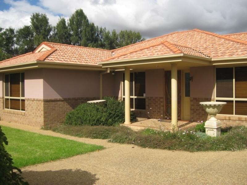 7 Post Place, Lake Albert NSW 2650