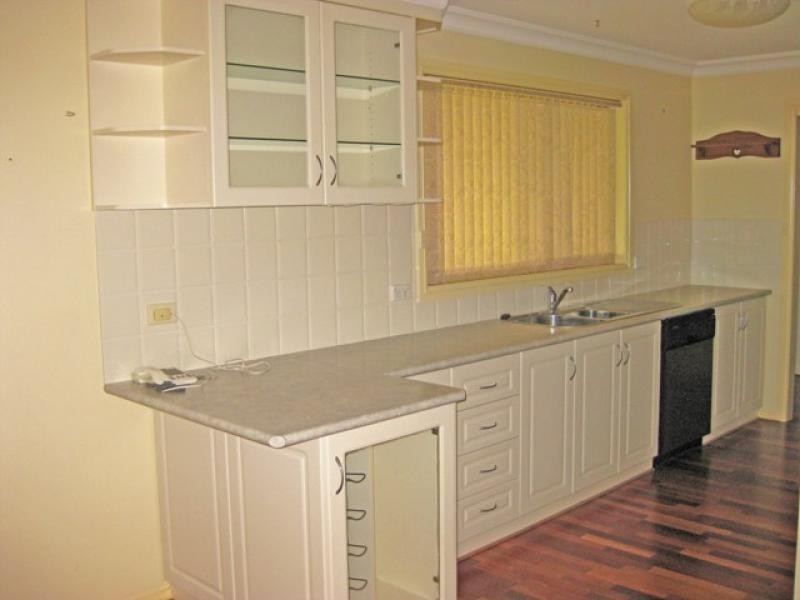 7 Post Place, Lake Albert NSW 2650