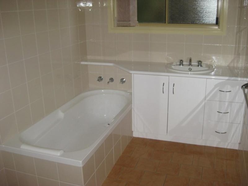 7 Post Place, Lake Albert NSW 2650