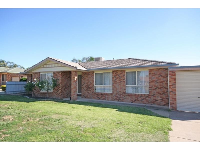 97 Dalman Parkway, Glenfield Park NSW 2650