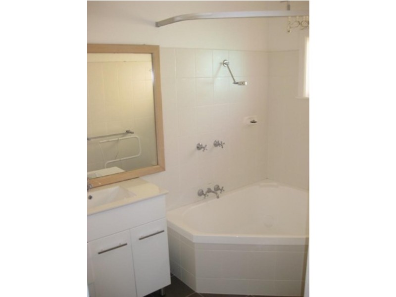 10 Walteela Avenue, Mount Austin NSW 2650