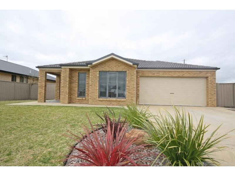 66 Grinton Avenue, Wagga Wagga NSW 2650