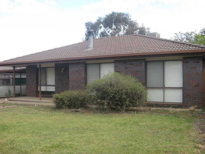 36 Pugsley Avenue, Estella NSW 2650