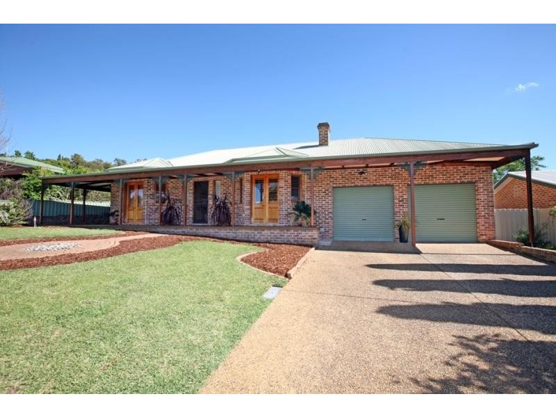 28 Amaroo Street, Wagga Wagga NSW 2650