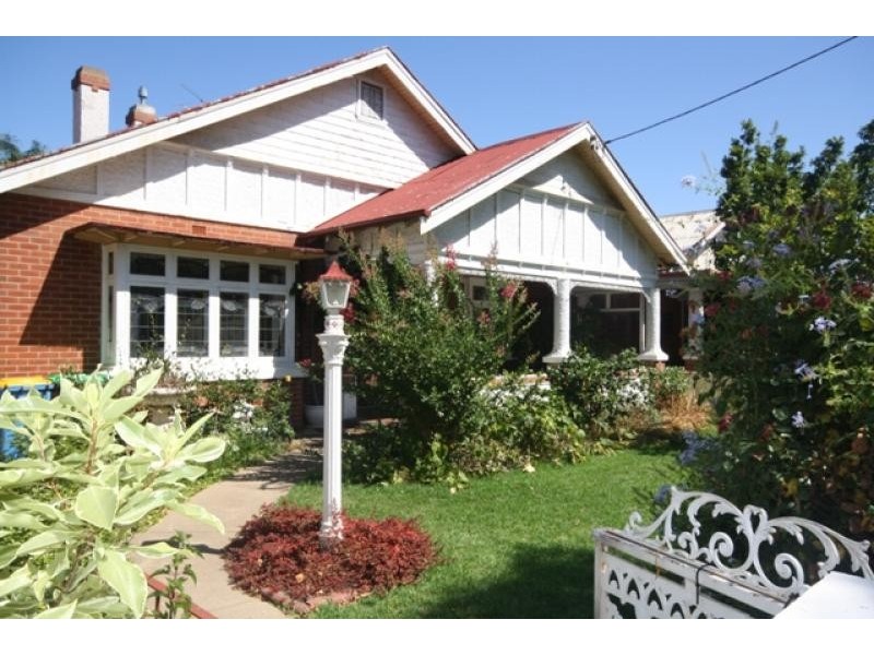 12 Fox Avenue, Wagga Wagga NSW 2650