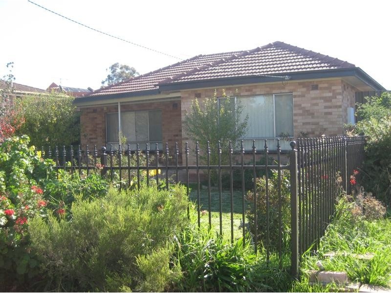 33 Higgins Avenue, Wagga Wagga NSW 2650