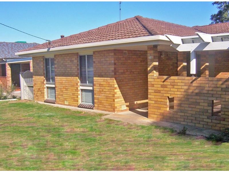 18 Main Street, Lake Albert NSW 2650
