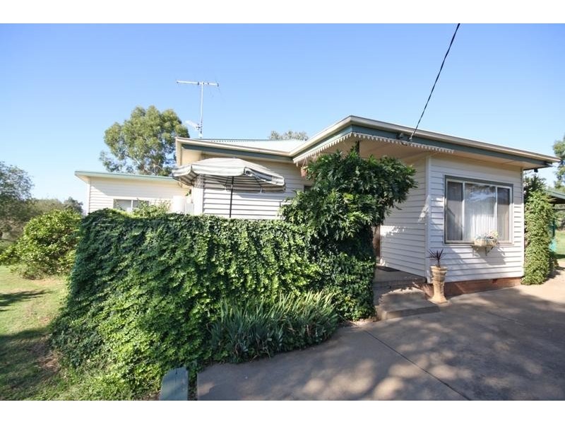 11 Benedict Avenue, Wagga Wagga NSW 2650