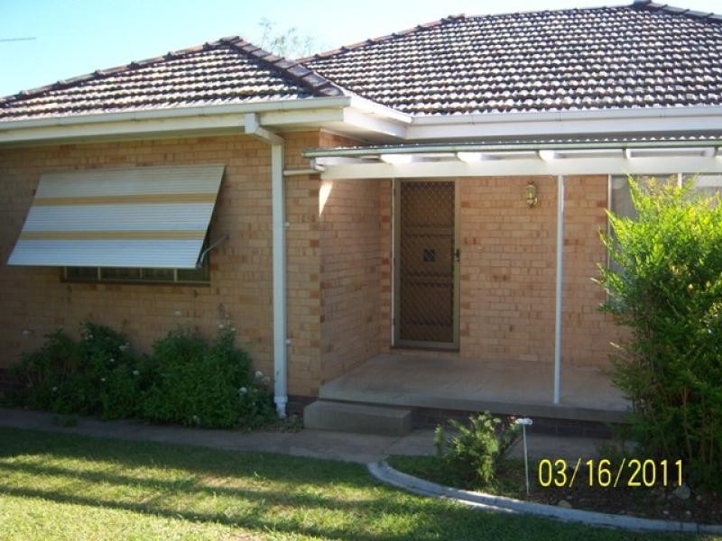 11A White Avenue, Kooringal NSW 2650