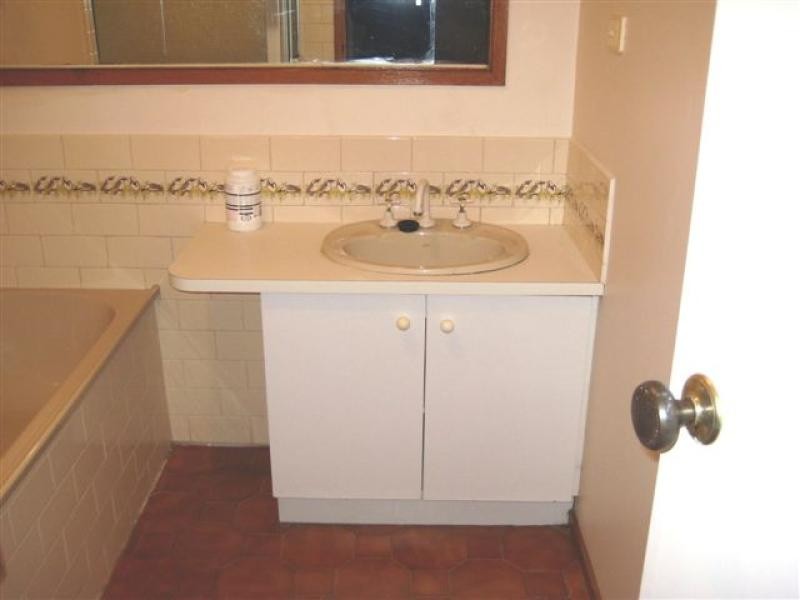 2 EDINBURGH COURT, Werribee VIC 3030