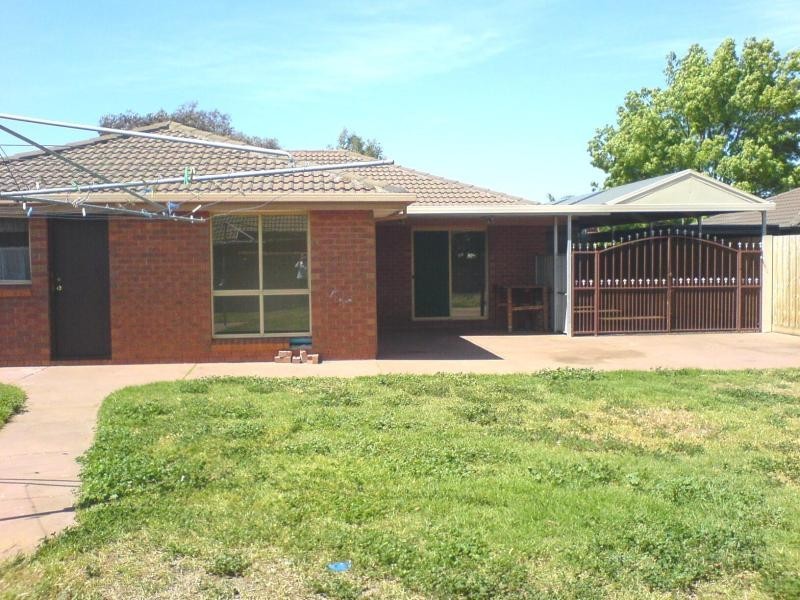 12 TOLMIE AVENUE, Werribee VIC 3030