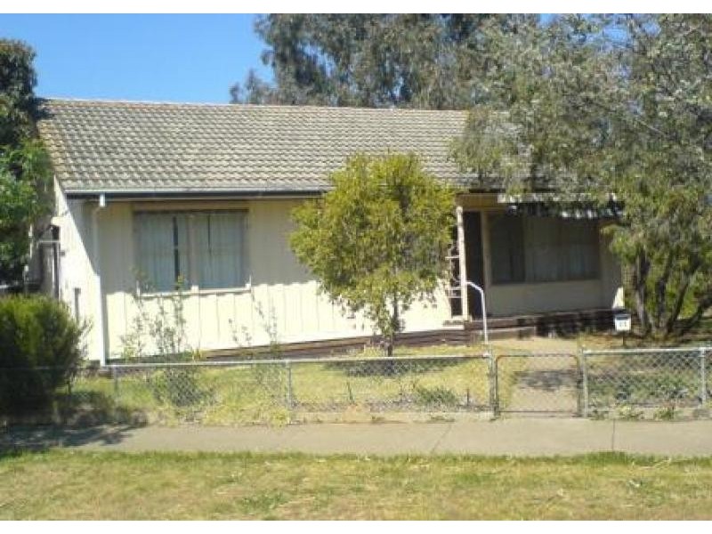 33 GOLDEN AVENUE, Werribee VIC 3030