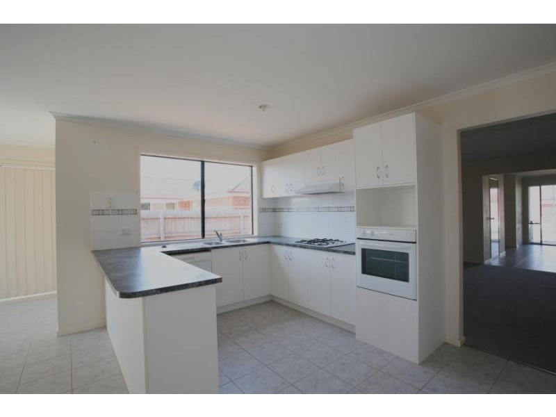 21 LAUREL AVENUE, Tarneit VIC 3029