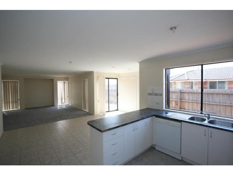 21 LAUREL AVENUE, Tarneit VIC 3029