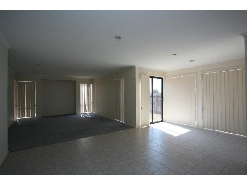 21 LAUREL AVENUE, Tarneit VIC 3029