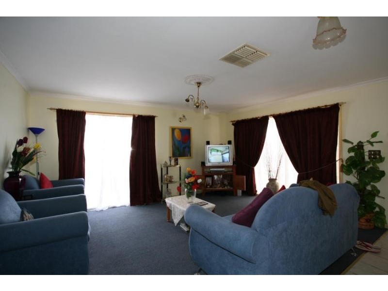 21 TRENT CLOSE, Werribee VIC 3030