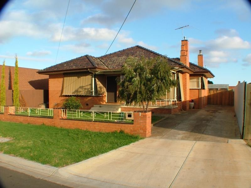 1 MANOR STREET, Werribee VIC 3030
