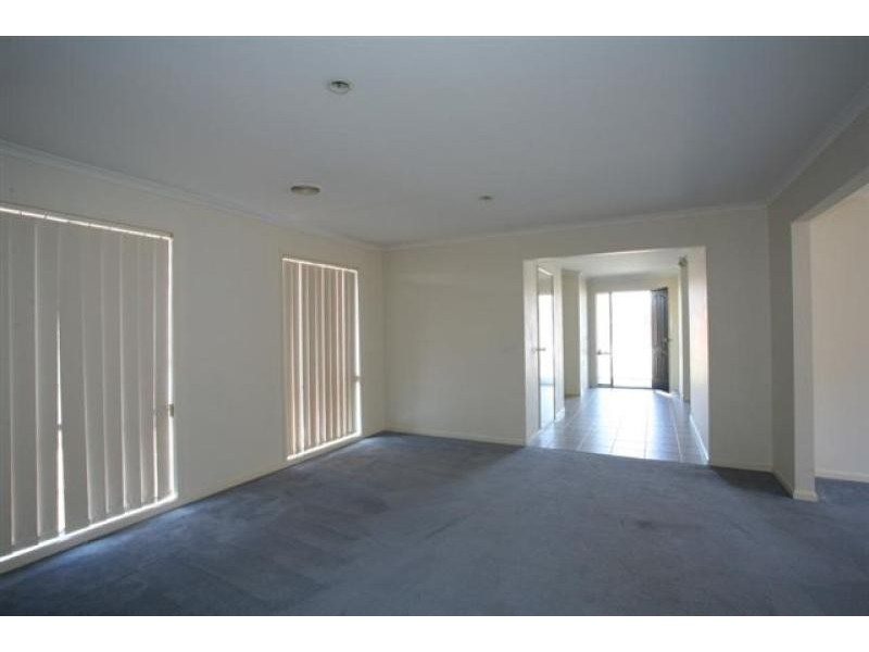21 LAUREL AVENUE, Tarneit VIC 3029