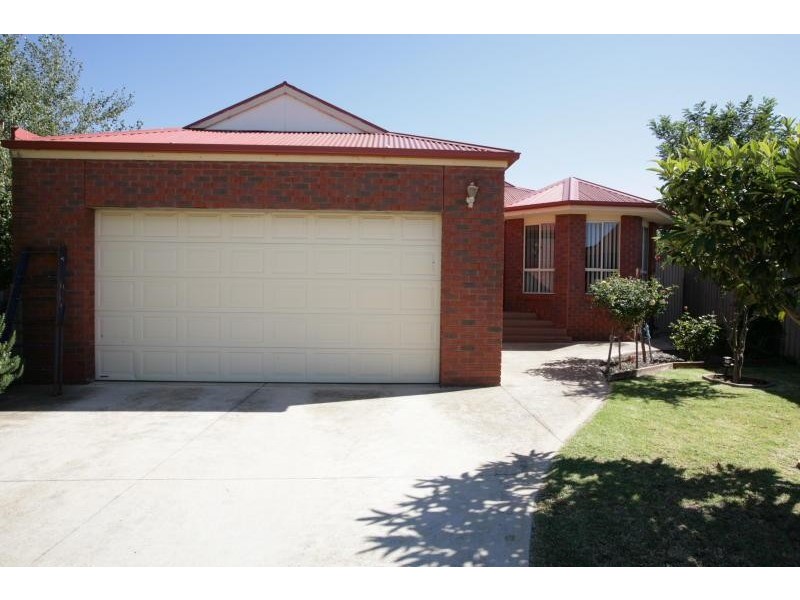 9 Nicholson Close, Werribee VIC 3030