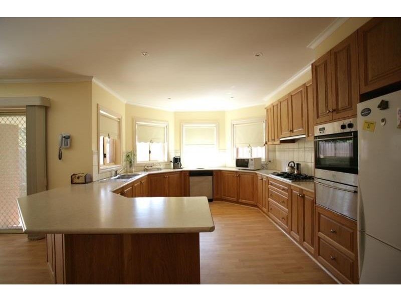 9 Nicholson Close, Werribee VIC 3030