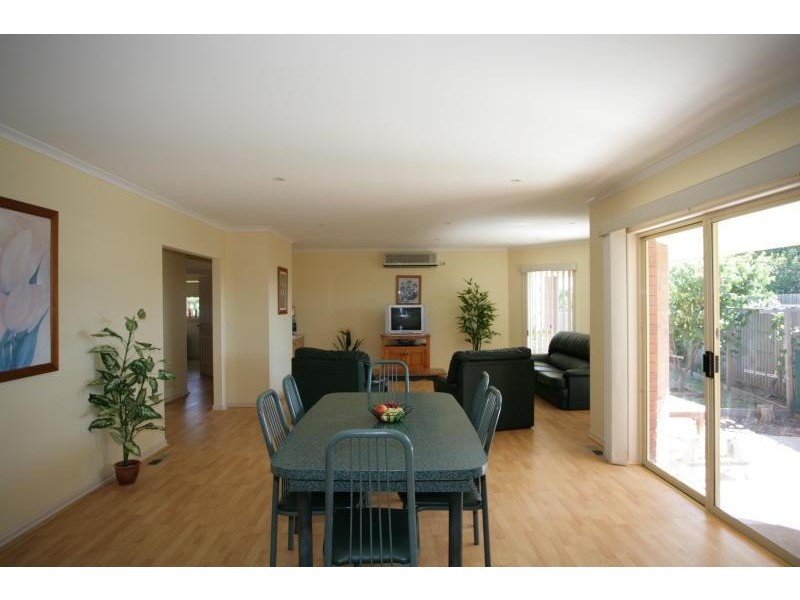 9 Nicholson Close, Werribee VIC 3030