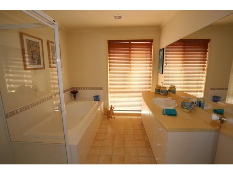 135 THAMES BOULEVARD, Tarneit VIC 3029