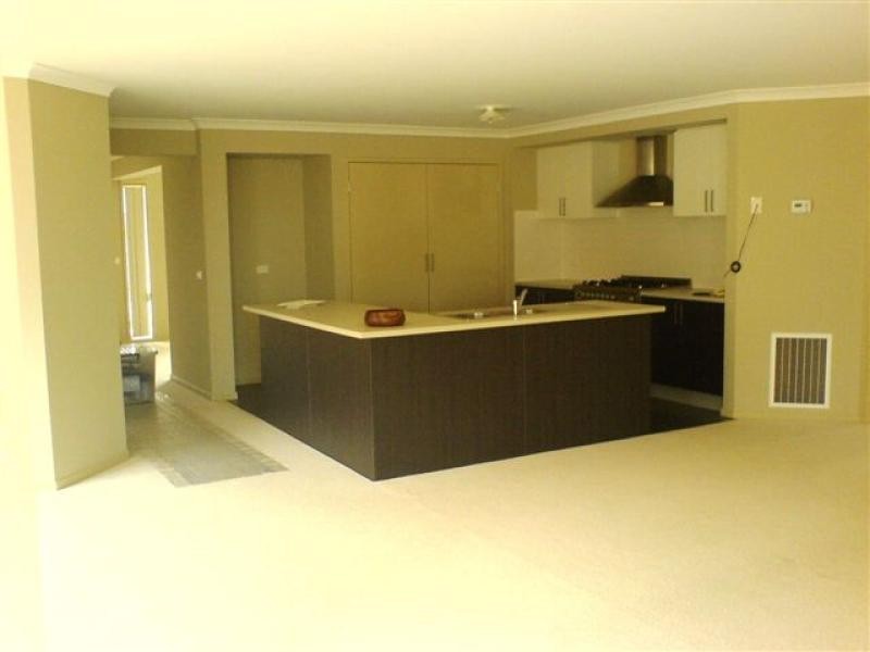 10 GUILFORD COURT, Truganina VIC 3029