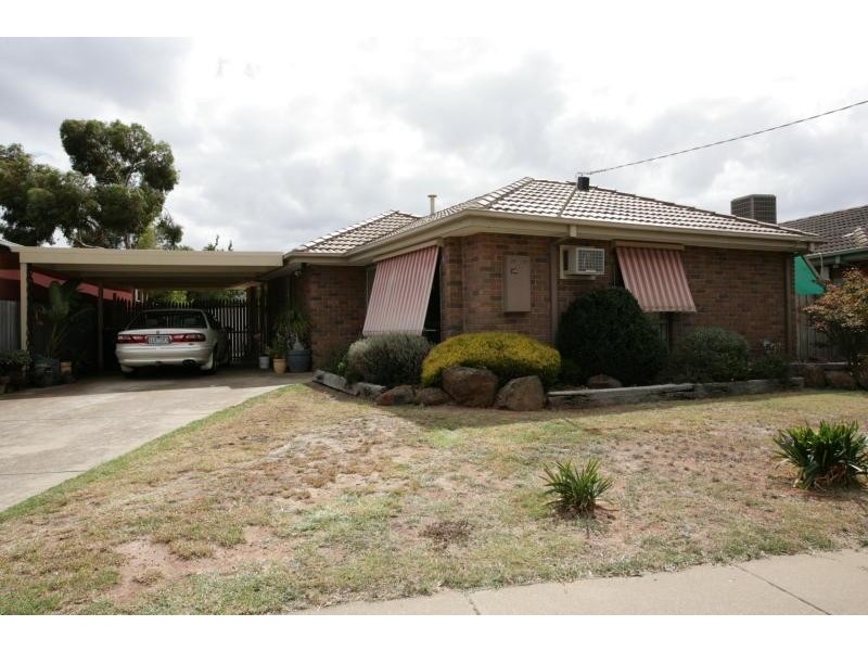 16 HAWKESBURY ROAD, Werribee VIC 3030