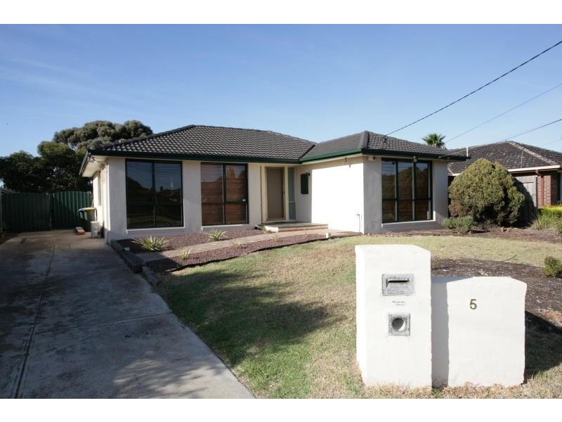 5 BERNHARDT AVENUE, Hoppers Crossing VIC 3029