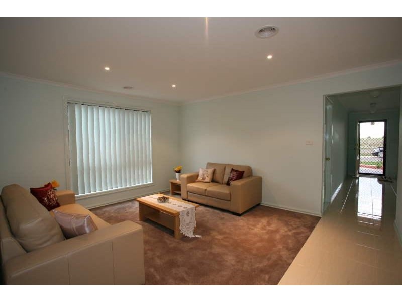 27 SOLANDER GROVE, Tarneit VIC 3029