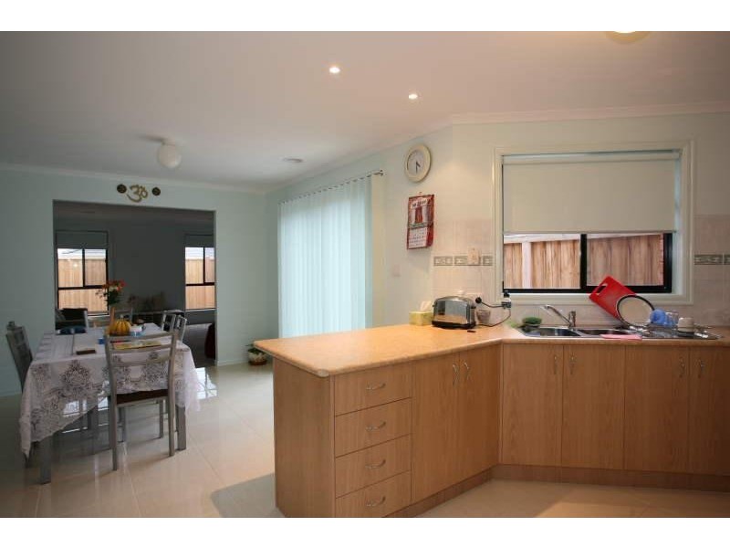 27 SOLANDER GROVE, Tarneit VIC 3029