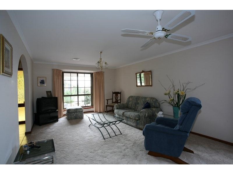 15 WILSON CRESCENT, Hoppers Crossing VIC 3029