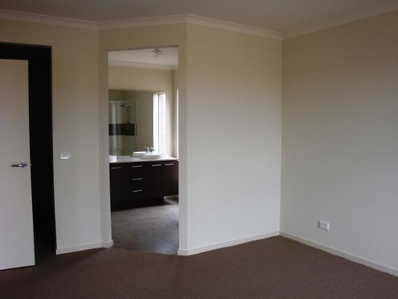 7 Urban Drive, Truganina VIC 3029