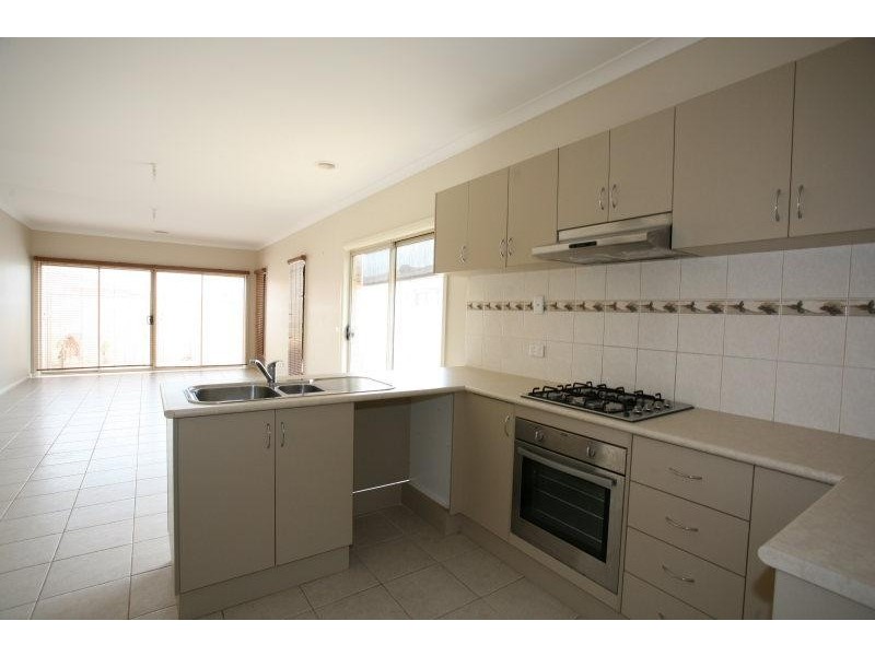 Unit 1/10 Harrow Place, Truganina VIC 3029