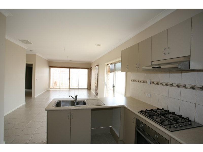 Unit 1/10 Harrow Place, Truganina VIC 3029