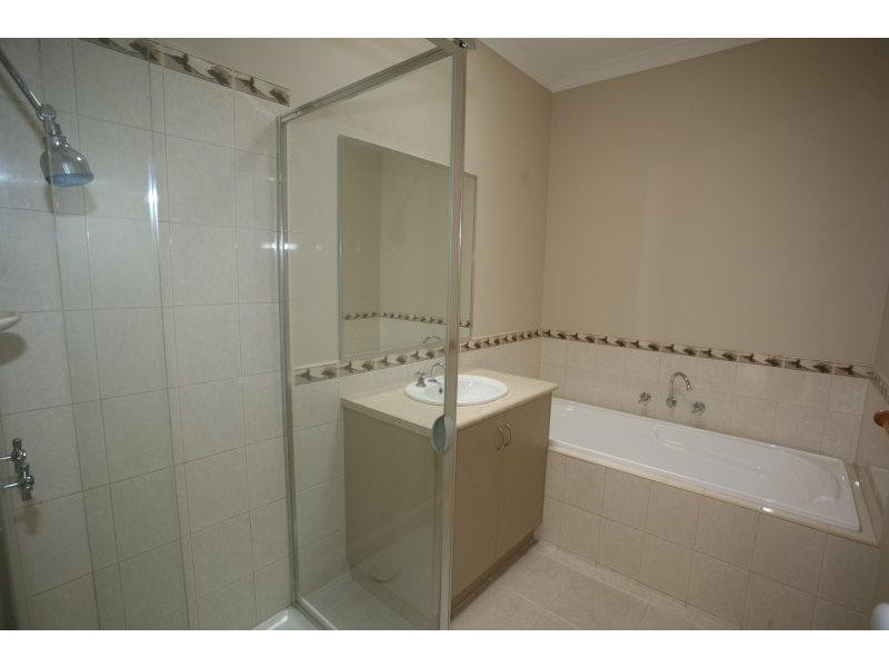 Unit 1/10 Harrow Place, Truganina VIC 3029