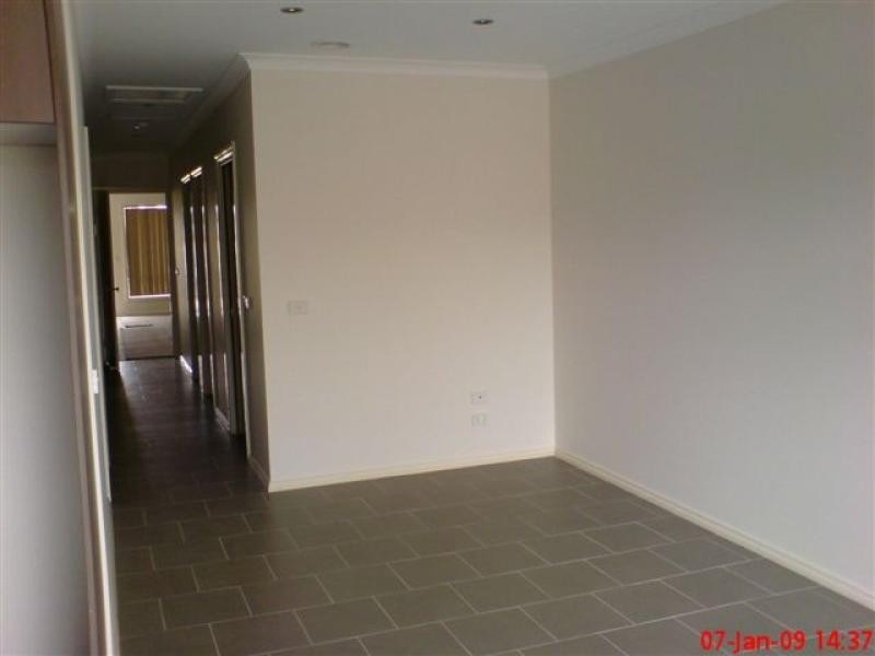 Unit 2/88 Conquest Drive, Werribee VIC 3030