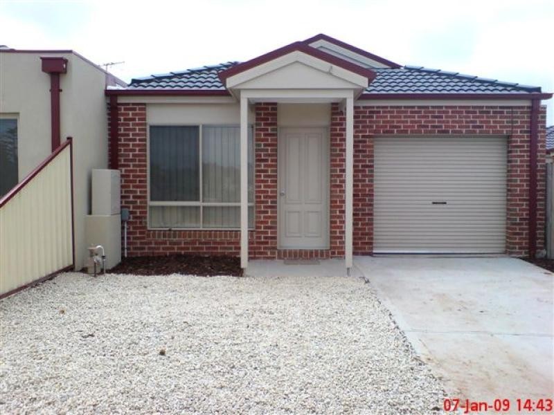 Unit 2/88 Conquest Drive, Werribee VIC 3030