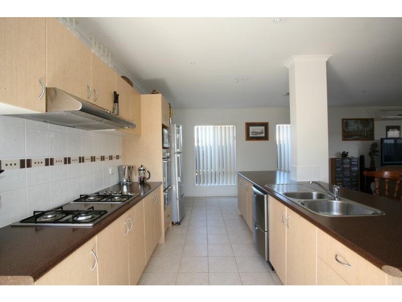 1 Lysterfield Walk, Wyndham Vale VIC 3024