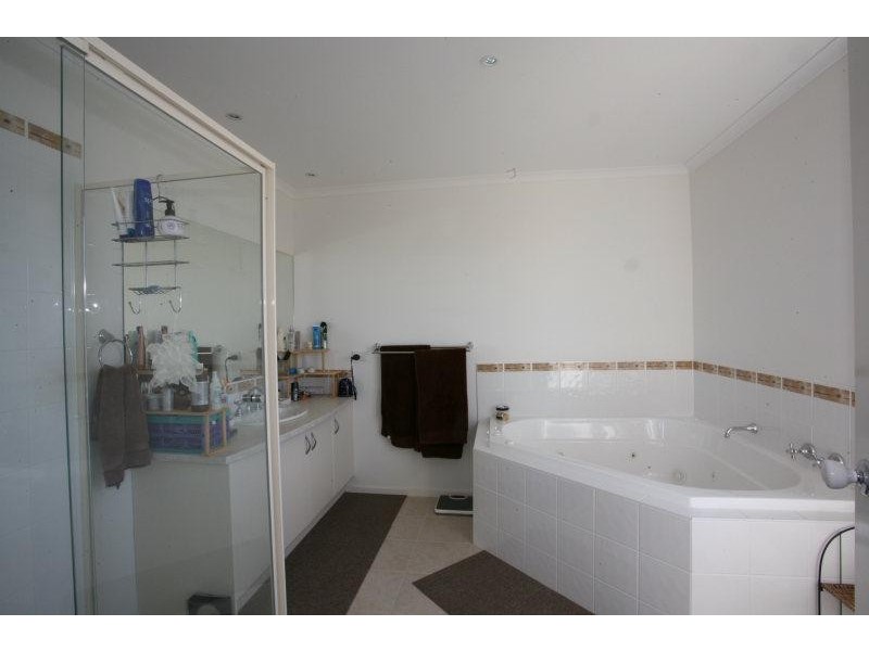 1 Lysterfield Walk, Wyndham Vale VIC 3024