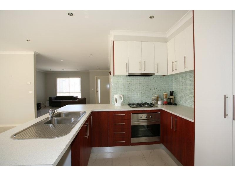 Unit 2/20 Vanderbilt Avenue, Truganina VIC 3029