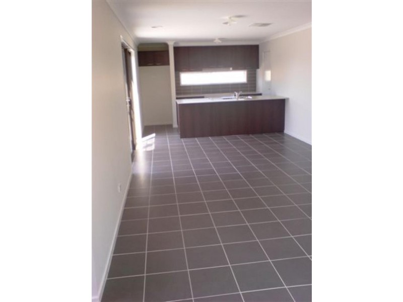 11 Dunlin Crescent, Truganina VIC 3029