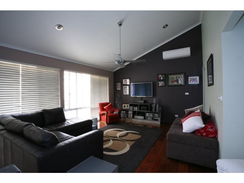 10 William Road, Little River VIC 3211