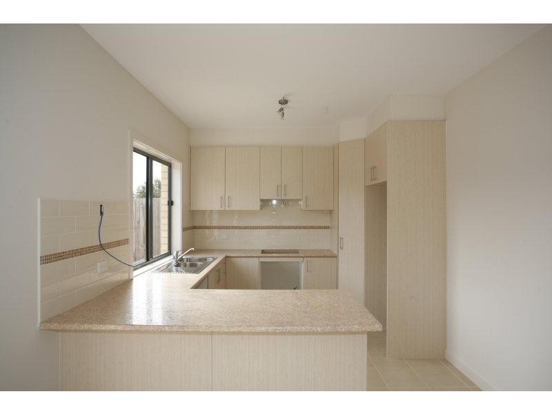 Unit 2/13 Retford Close, Werribee VIC 3030